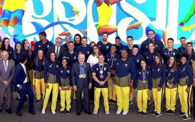 EM BRASÍLIA, PRESIDENTE LUIZ INÁCIO LULA DA SILVA RECEBE VISITA DE MEDALHISTAS OLÍMPICOS